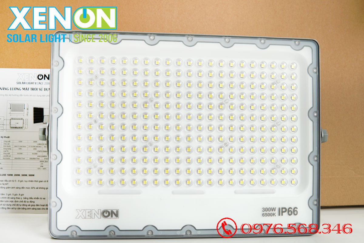 Đèn pha năng lượng mặt trời Xenon Deluxe DL300W